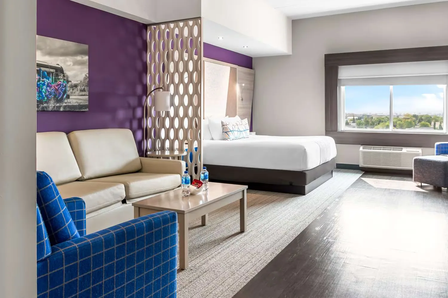 Best Western Premier guestroom