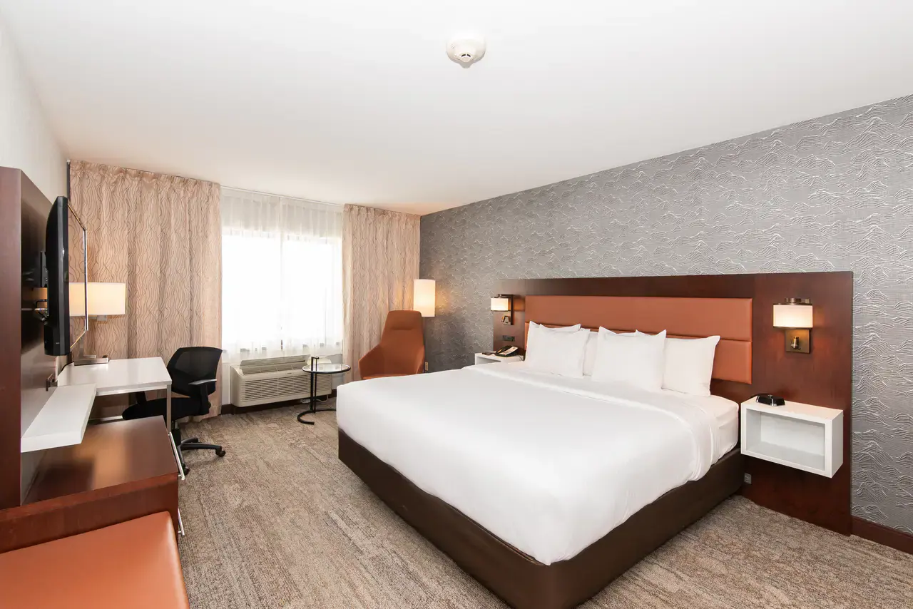 Quality Inn & Suites guestroom