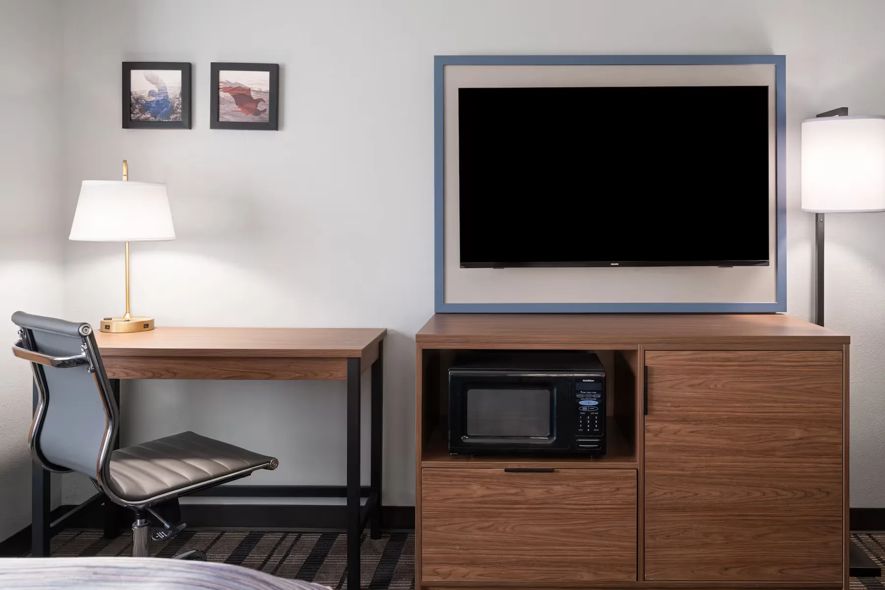 AmericInn by Wyndham guestroom — view 2