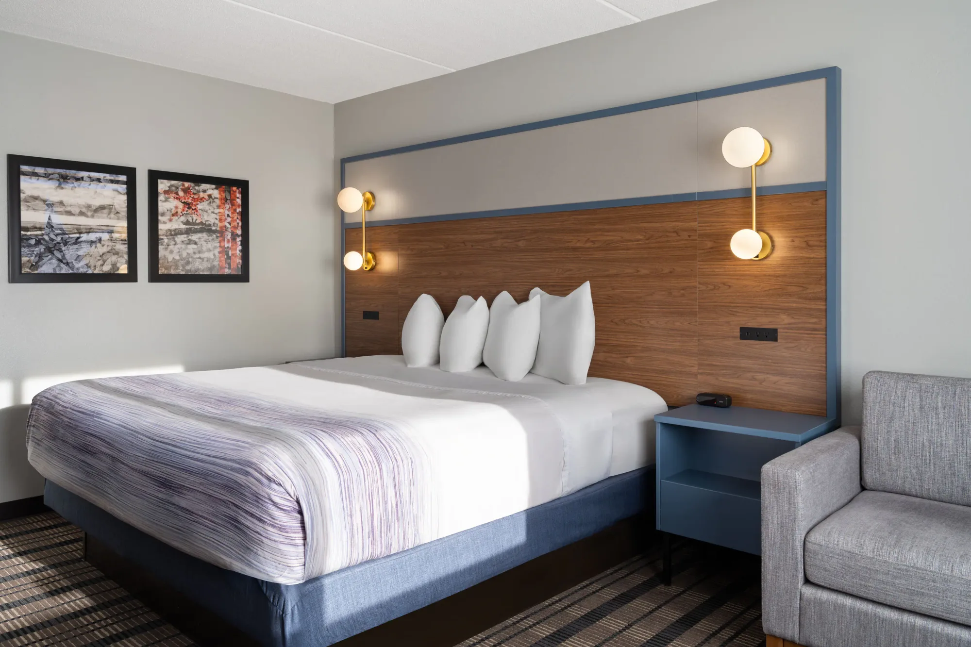 AmericInn by Wyndham guestroom — view 3